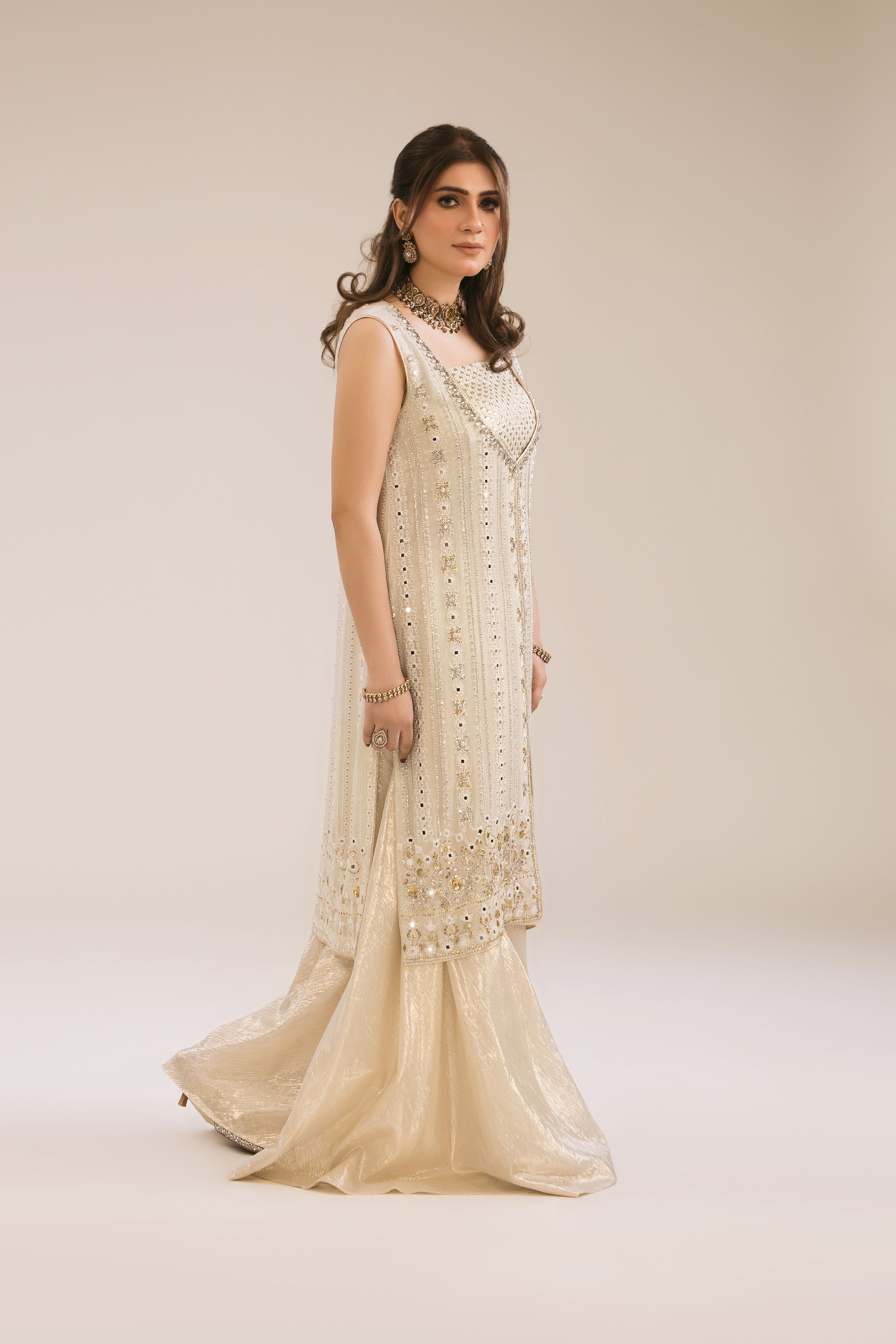 CHIKANKARI LUMINA